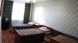 Гостиница Спорт Кировск Стандартный двухместный номер с 1 кроватью или 2 отдельными кроватями и общей ванной комнатой-1